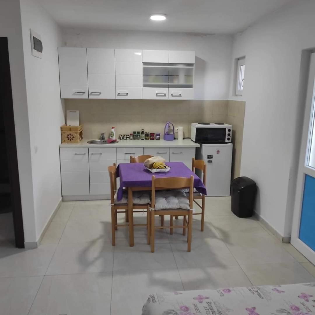 Apartment Perutovic 苏托莫雷 外观 照片